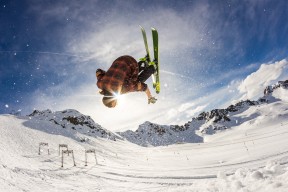 2026世界杯主辦國-双线激战，JackeyLove十二场得分神话与加拿大队极限挑战共谱竞技华章